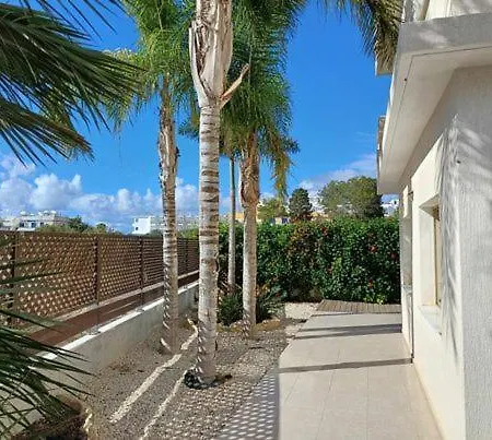 国王假日公寓酒店 Paphos