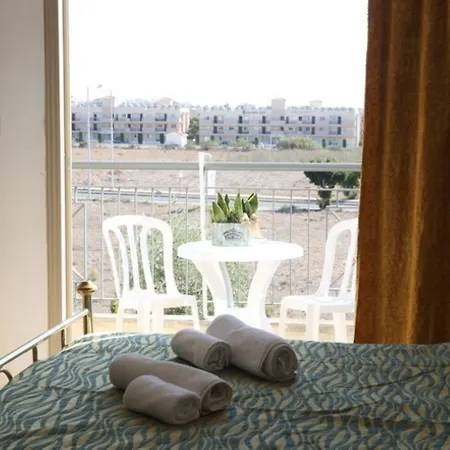 Апартаменты King's Holiday Пафос